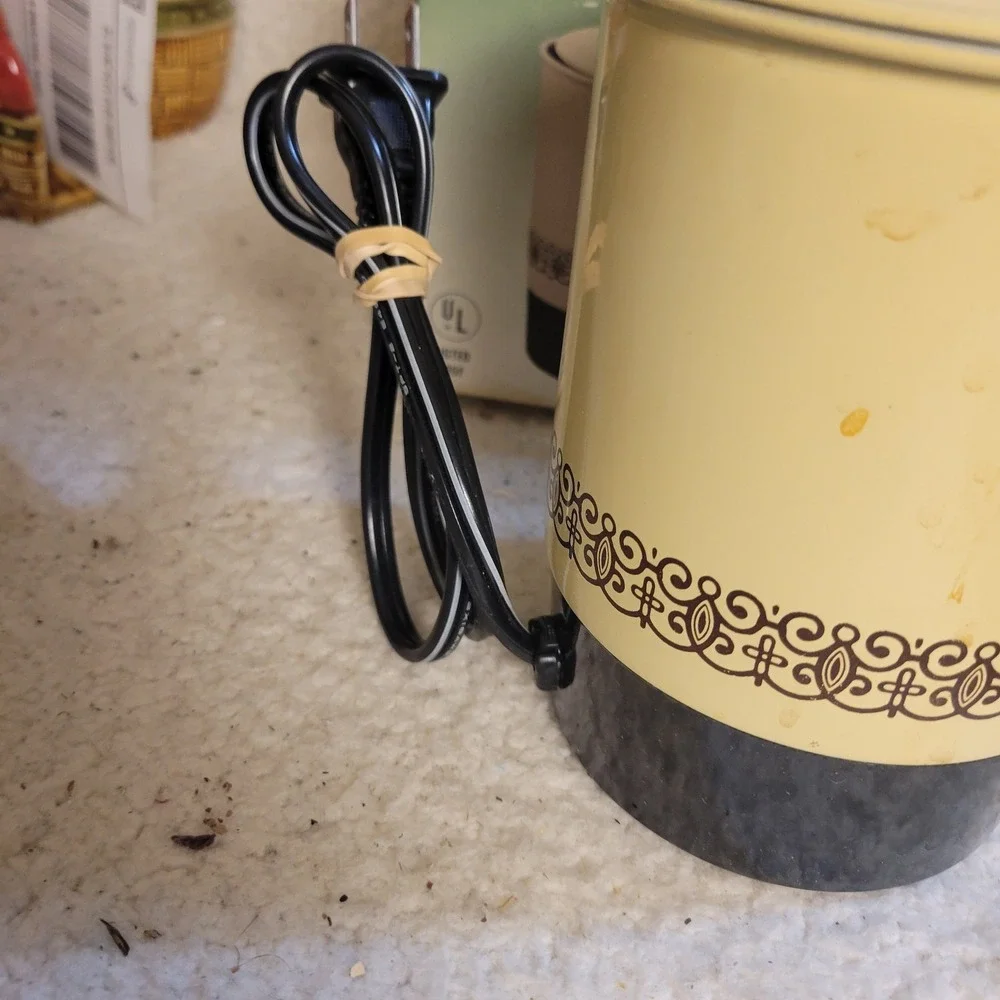 Vintage Deluxe Electric Hot Pot 4 Cup Cream Black WNEP-4C Good Retro Kitchen MCM